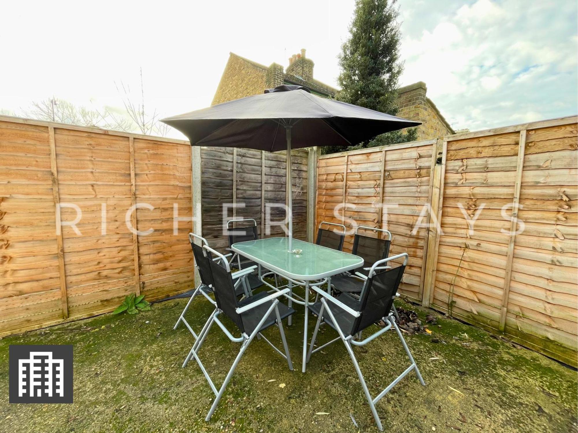 Large Home For Contractors & Families - Garden & Amenities London Luaran gambar