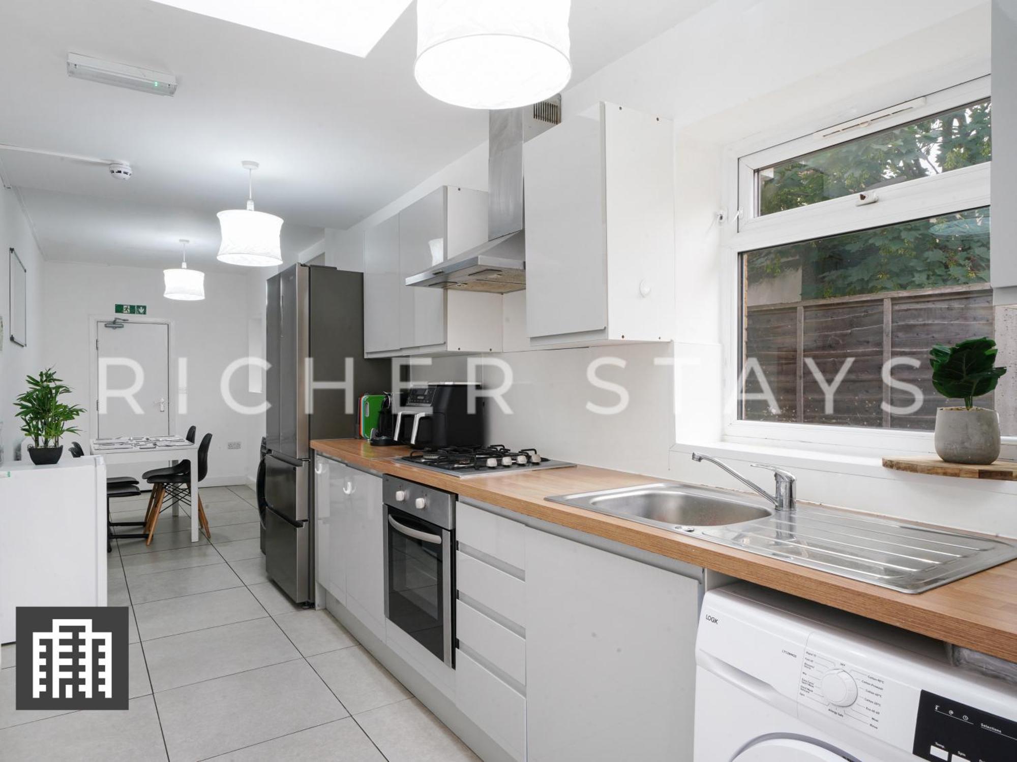 Large Home For Contractors & Families - Garden & Amenities London Luaran gambar